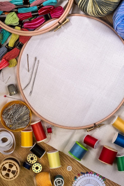 narzędzia do haftu i nici